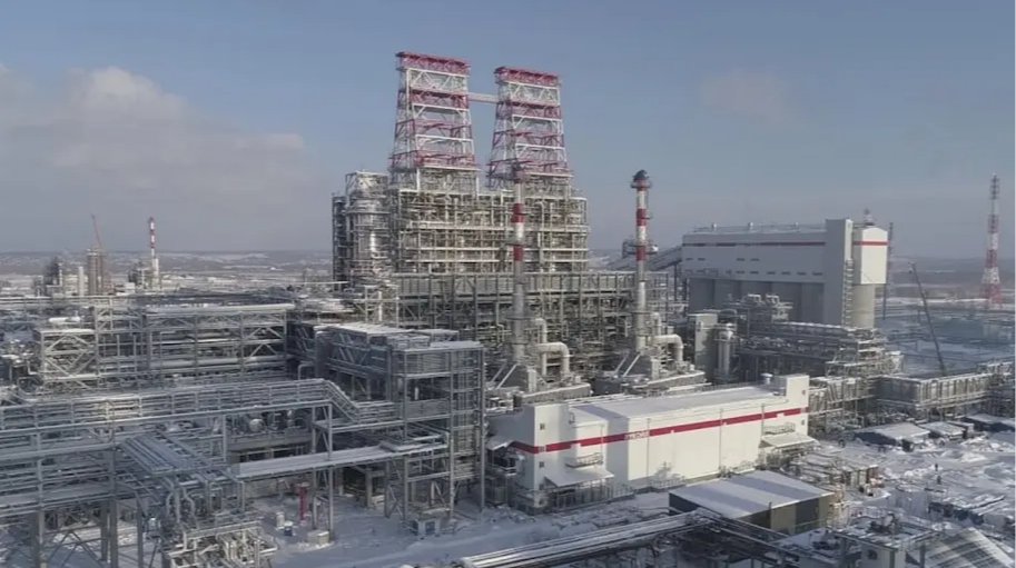 Нафтопереробний завод НОРСІ призупинив роботу після пошкоджень, спричинених атакою дронів.