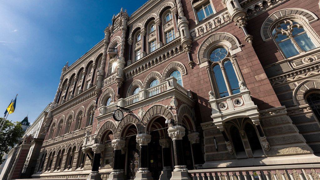 Надання дозволу Національним банком України для ПрАТ "Страхова компанія Велес" на вихід з ринку.