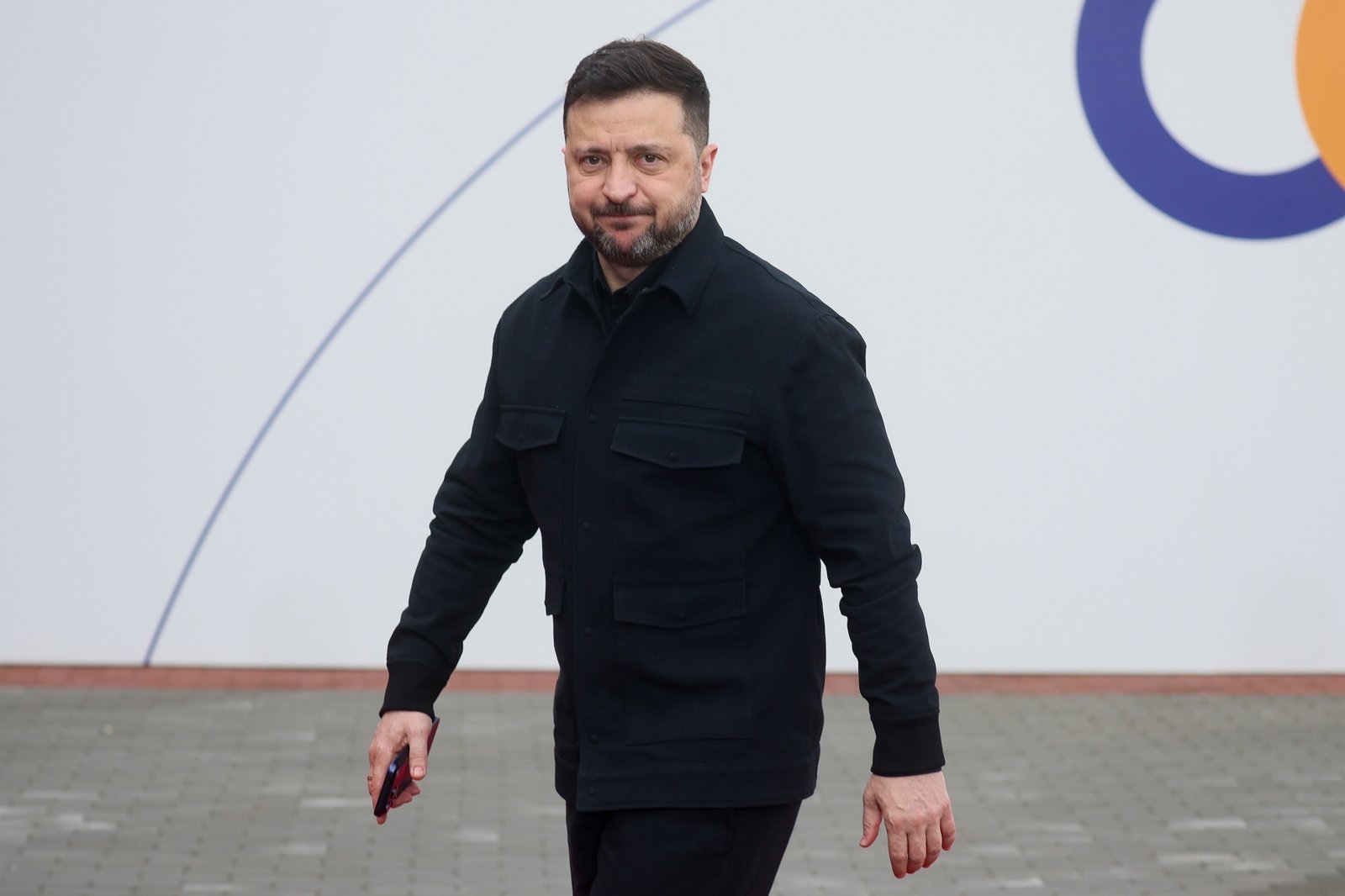 Президент України під час обговорення військових виробничих планів.