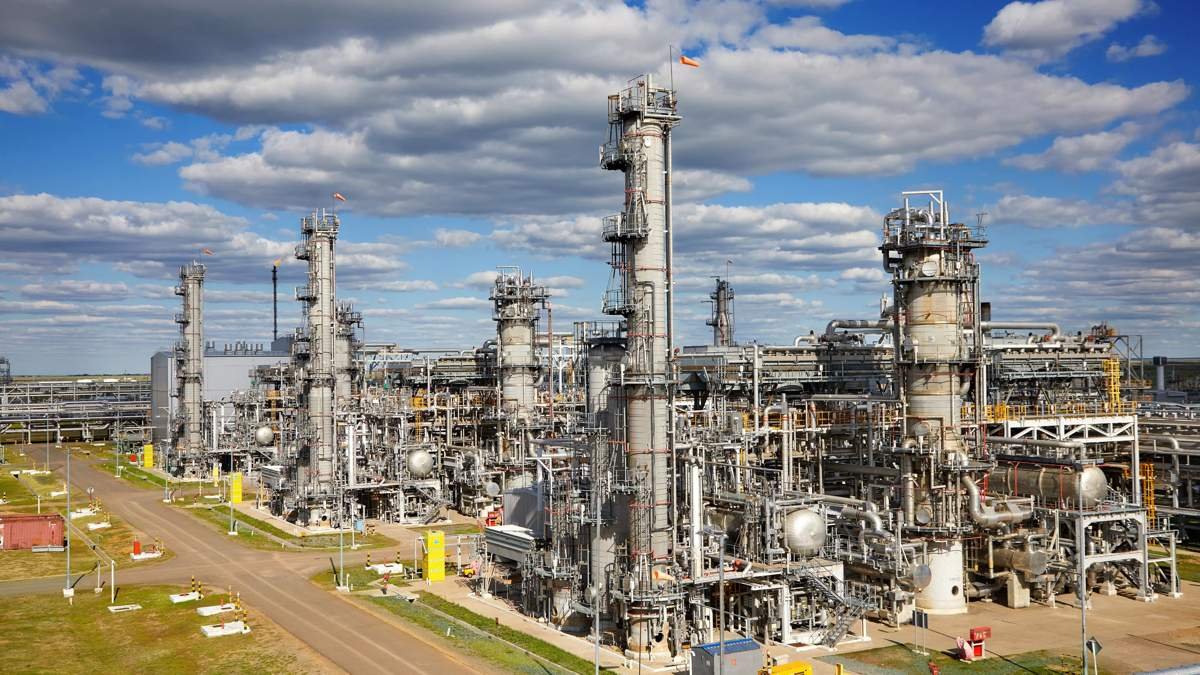 Міністр енергетики Казахстану Ерлан Аккеженов обговорює скорочення видобутку газу