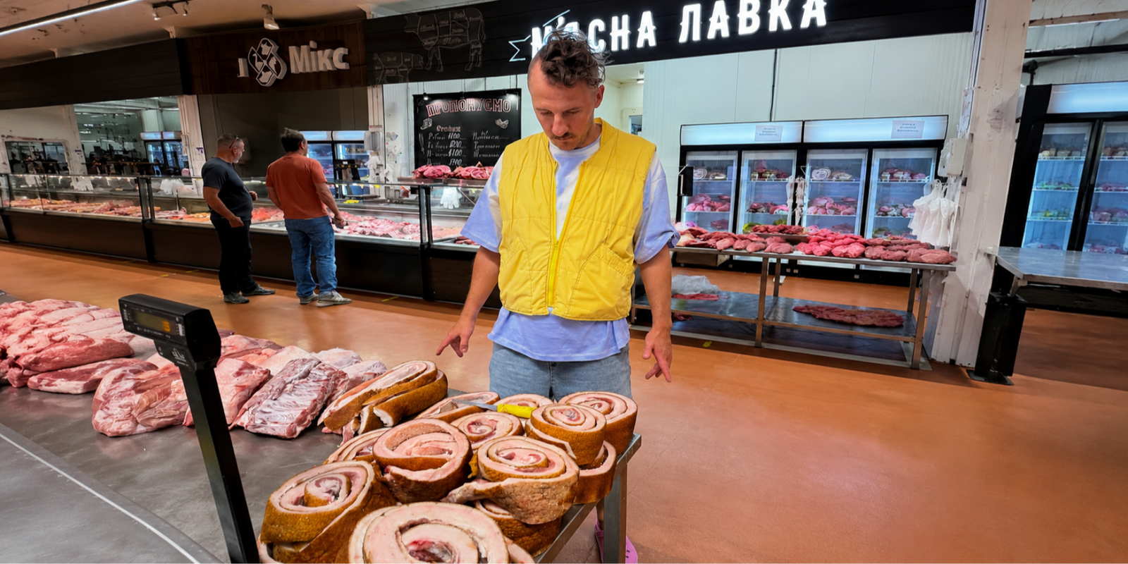 Євген Клопотенко у соціальних мережах, обговорюючи регіональні вподобання щодо сала.