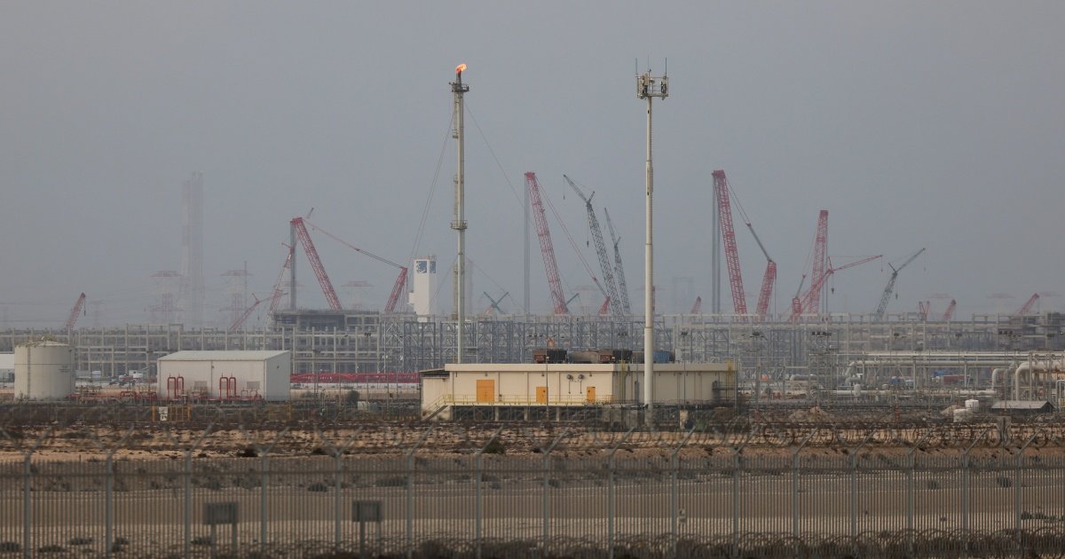 Пошкодження на газорозподільному об'єкті «Барзан» у Катарі після вибуху.