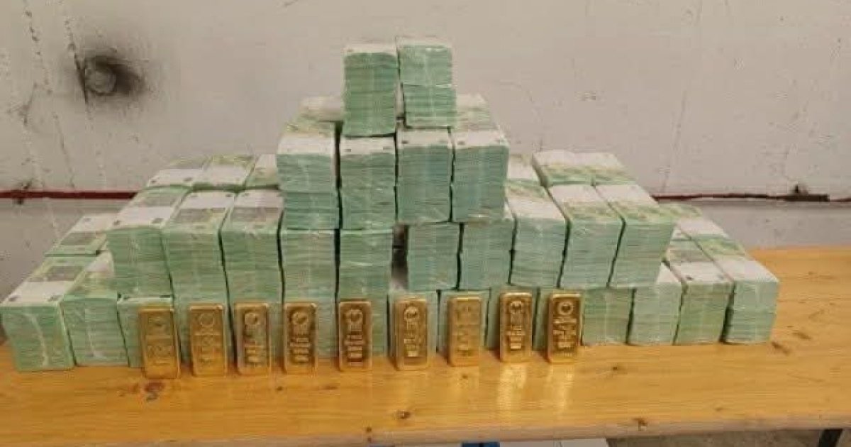 Угорський прем'єр-міністр ініціює розслідування захоплення інкасаторів Ощадбанку.
