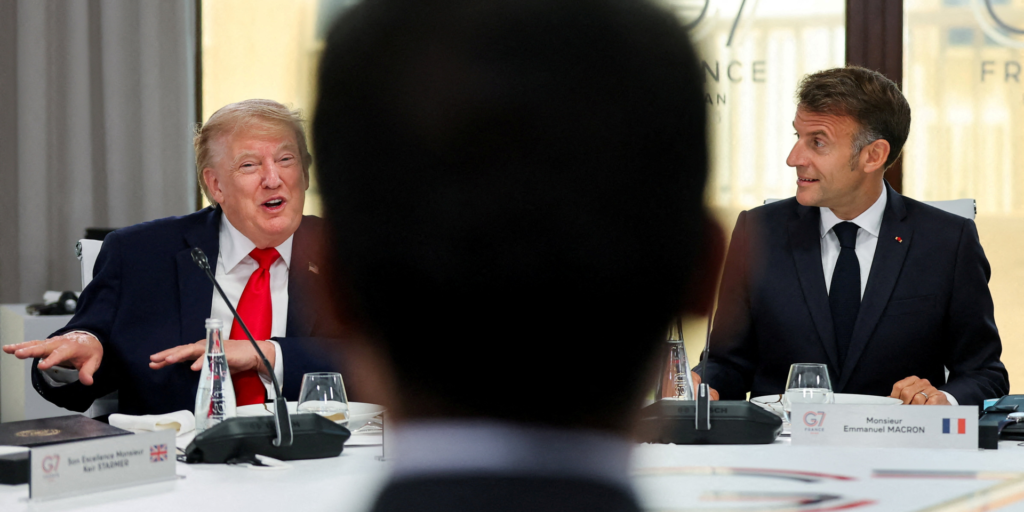 Лідери країн G7 та президент України Володимир Зеленський на зустрічі в Ев’ян-ле-Бен.
