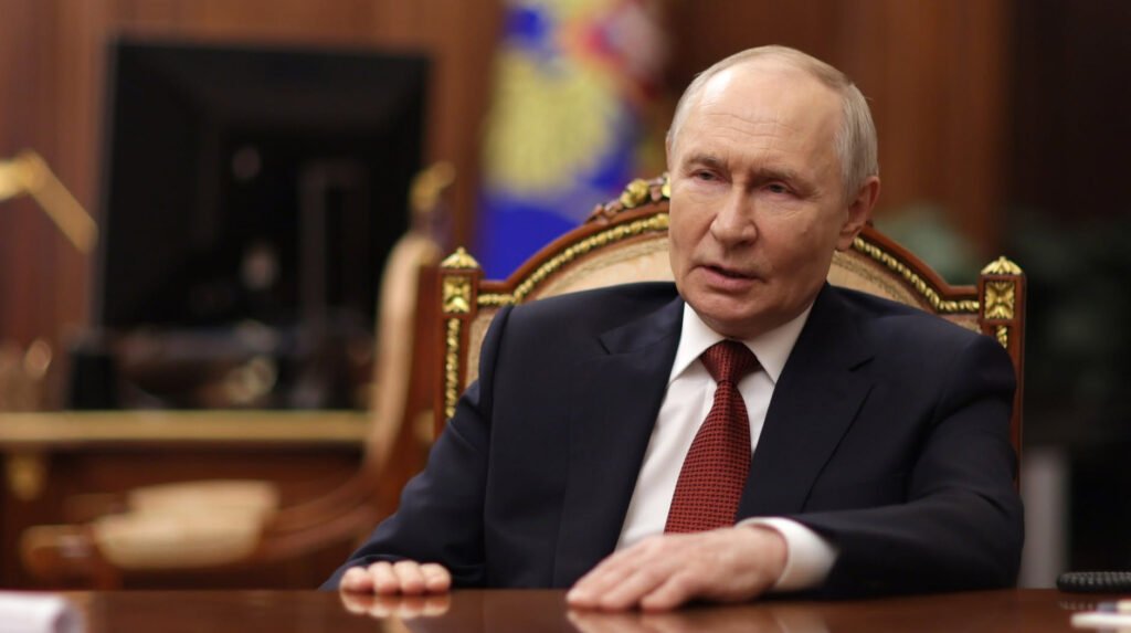 Глава РФ Володимир Путін під час інтерв'ю, де озвучив відстані до українських міст.