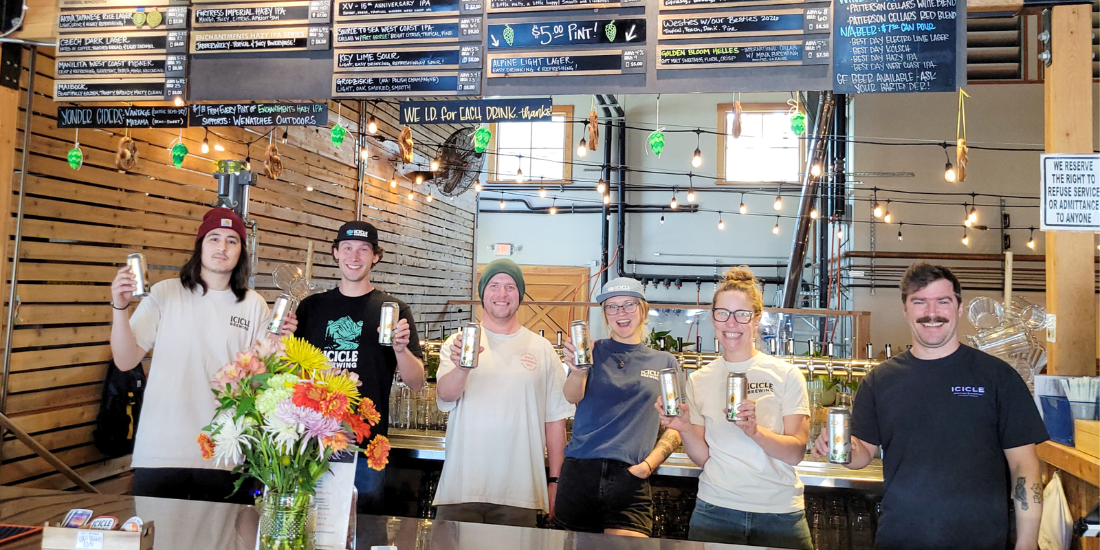 Зображення банки пива Golden Bloom, розроблене MOVA та Icicle Brewing.