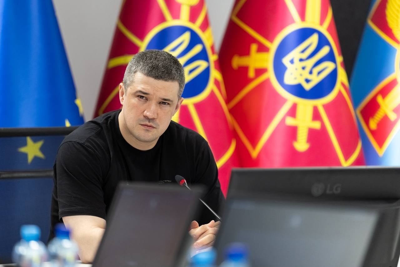 Міністр оборони обговорює повернення військових до ЗСУ після СЗЧ та реформу військової служби.