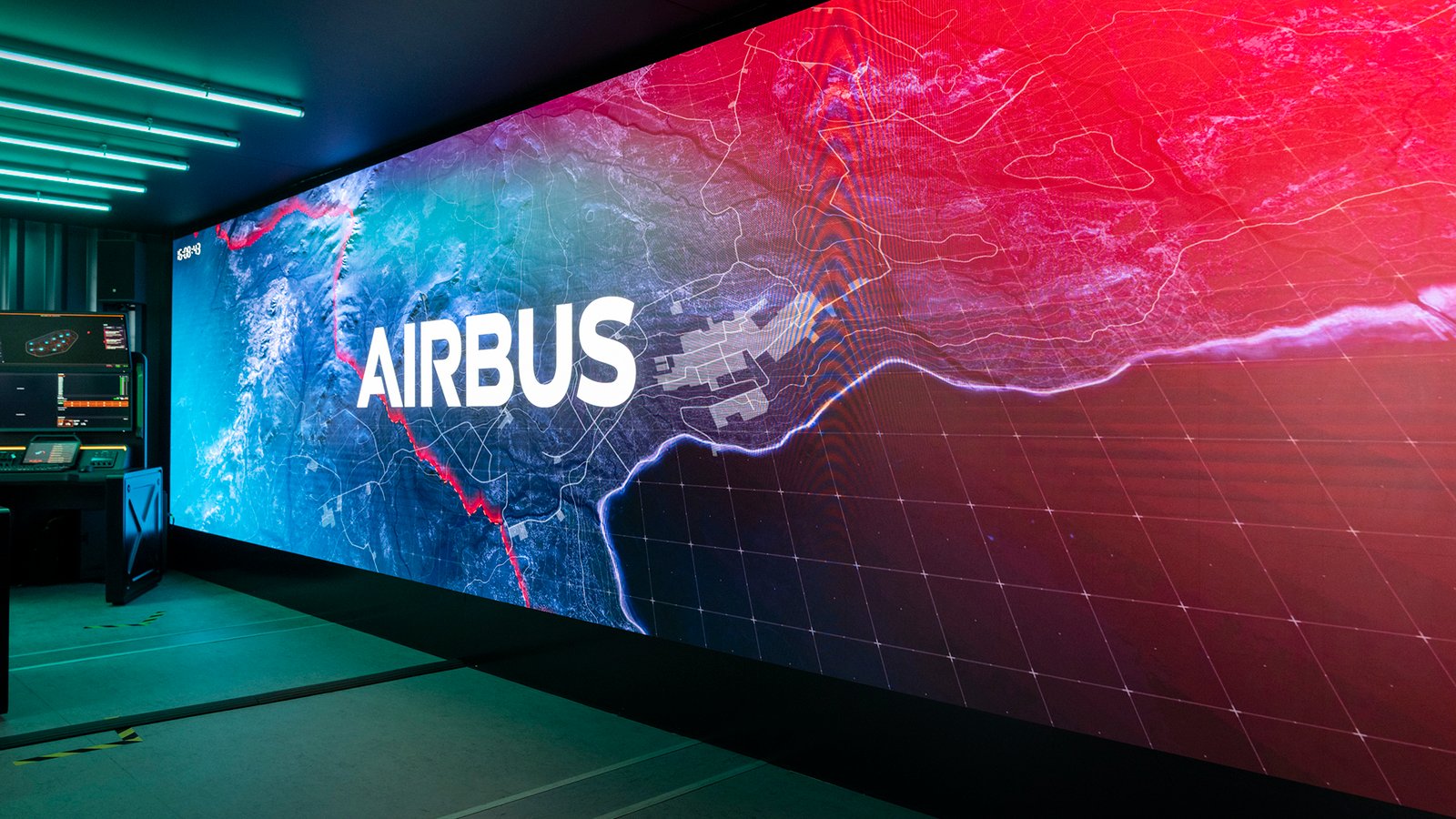 Представники Airbus Defence and Space та Brave1 підписують меморандум про взаєморозуміння щодо співпраці у військовій сфері.