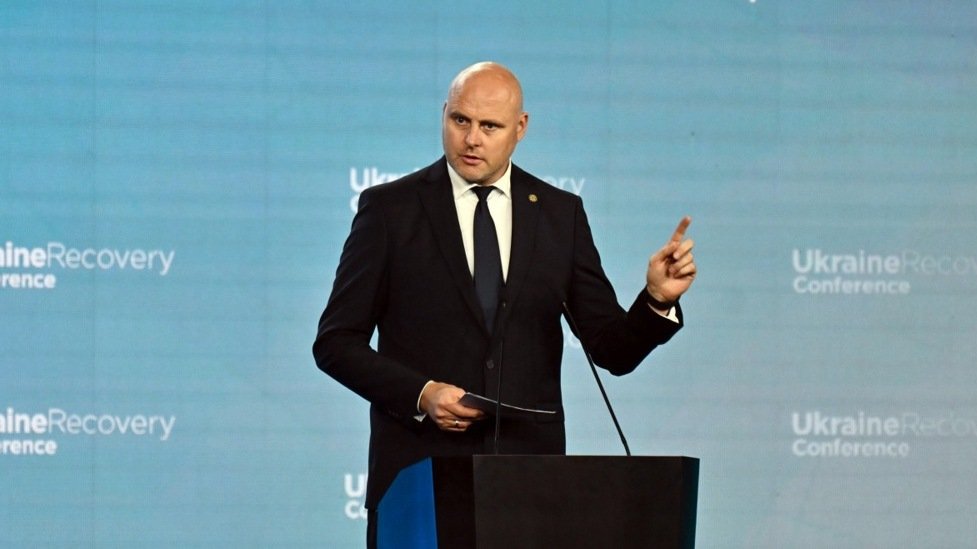 Прем'єр-міністр Латвії Андріс Кулбергс на тлі новин про посилення охорони критичної інфраструктури