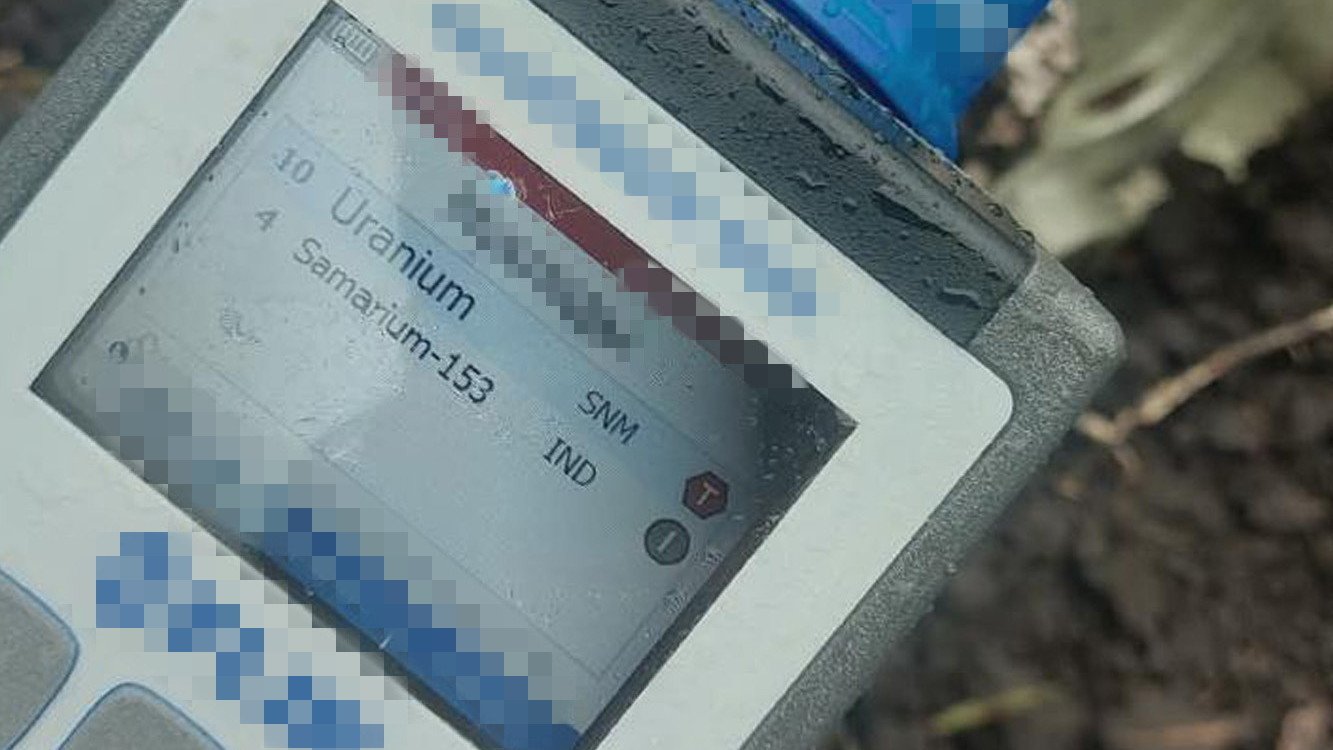Бойові частини російських безпілотників із радіоактивними елементами, що випромінюють радіацію.