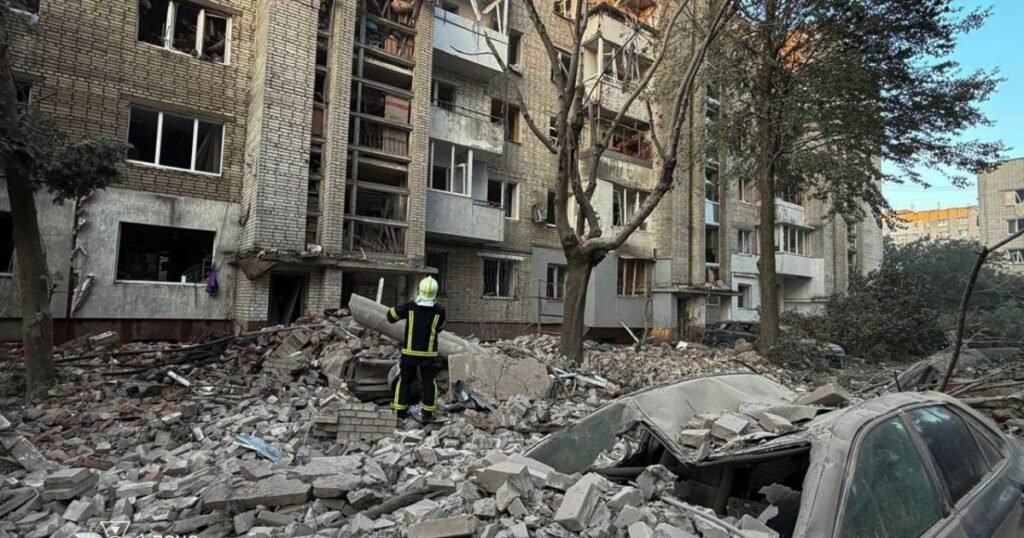 Наслідки нічної атаки дронів та ракет по Україні, загиблі та постраждалі в різних регіонах