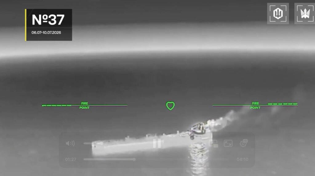 Сили безпілотних систем України уразили 13 кораблів тіньового флоту Росії поблизу Криму та п'ять електропідстанцій на півострові.