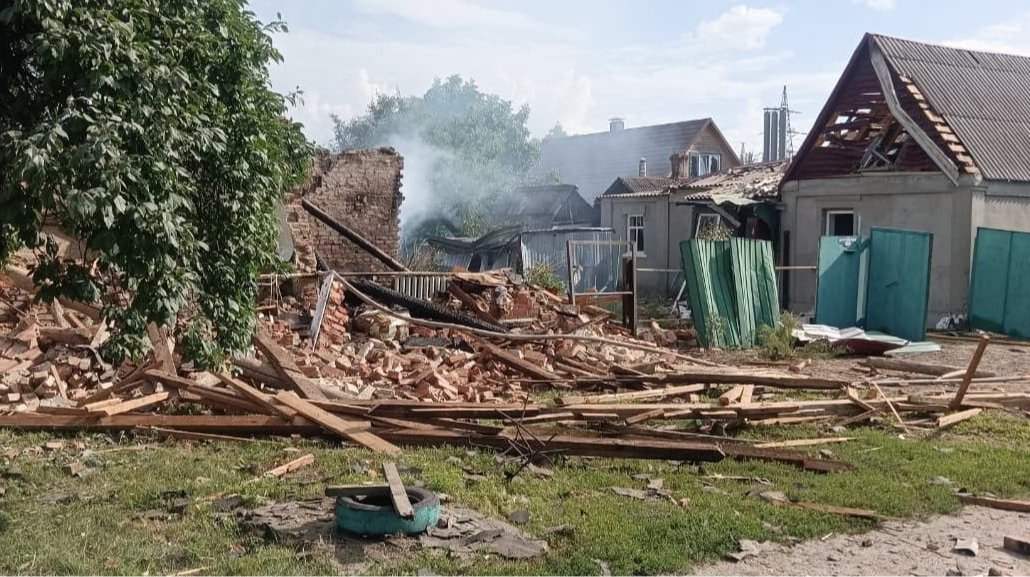 Наслідки обстрілів цивільної інфраструктури Донецької та Херсонської областей