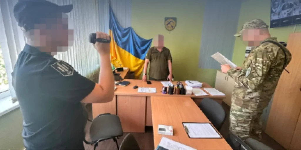 Обшуки та вилучення документів ДБР у справі посадовців ТЦК щодо корупції