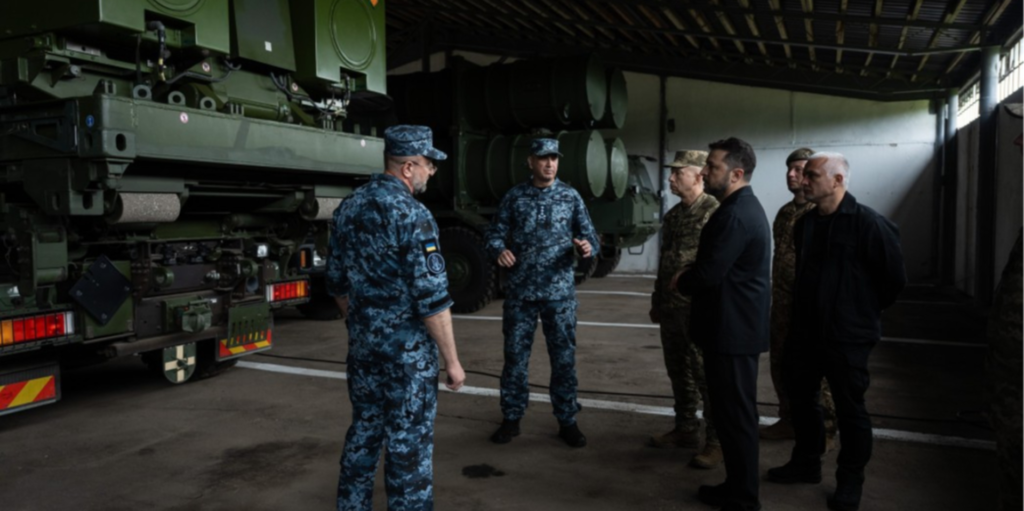 Мобільний береговий ракетний комплекс NSM, представлений Президенту України.