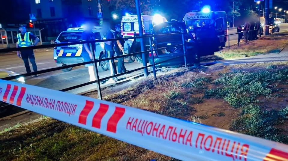 Правоохоронці працюють на місці стрілянини в Миколаєві, де загинули іноземні громадяни.