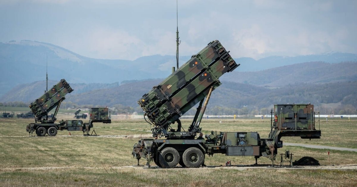 Обговорення передачі Грецією ракет Patriot Україні під тиском НАТО та ЄС.