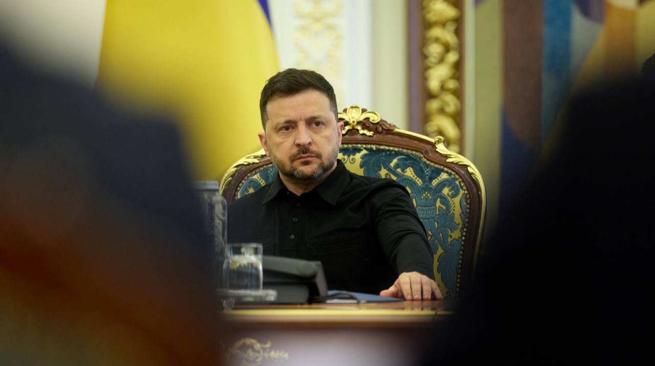 Президент Володимир Зеленський підтвердив ураження НПЗ в Уфі та об'єкту ВПК у Пензенському регіоні.
