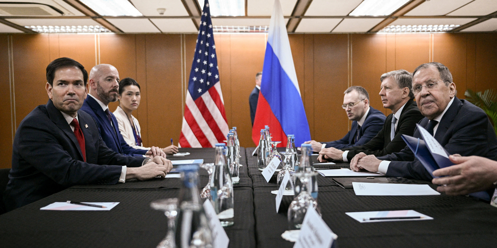 Дипломатична зустріч представників США та Росії на форумі АСЕАН.