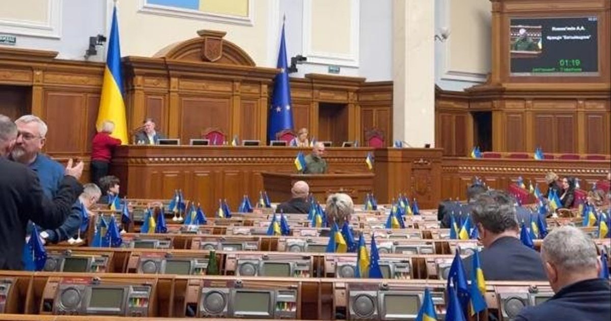 Зображення, що ілюструє відсутність подань Президента на міністрів оборони та закордонних справ у Верховній Раді.