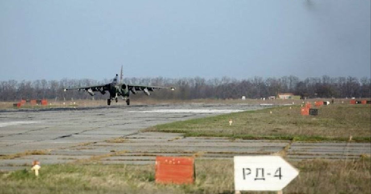 Наслідки ураження радіолокаційної станції та складів БпЛА на аеродромі Приморсько-Ахтарськ.