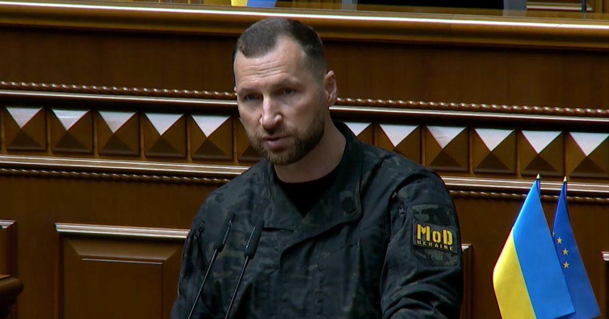 Міністр оборони обговорює дефіцит фінансування оборони України.