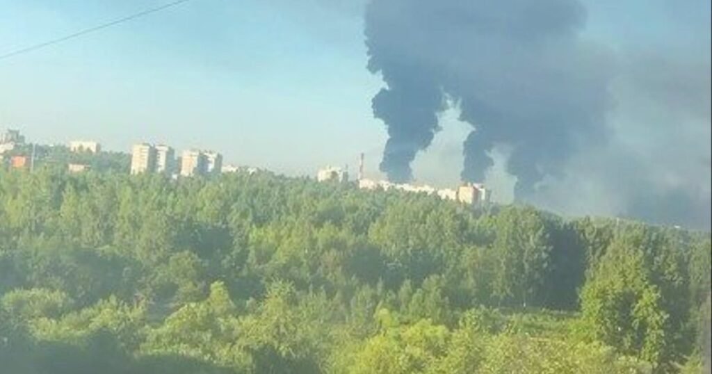 Українські сили завдали ударів по НПЗ в РФ та військових суднах