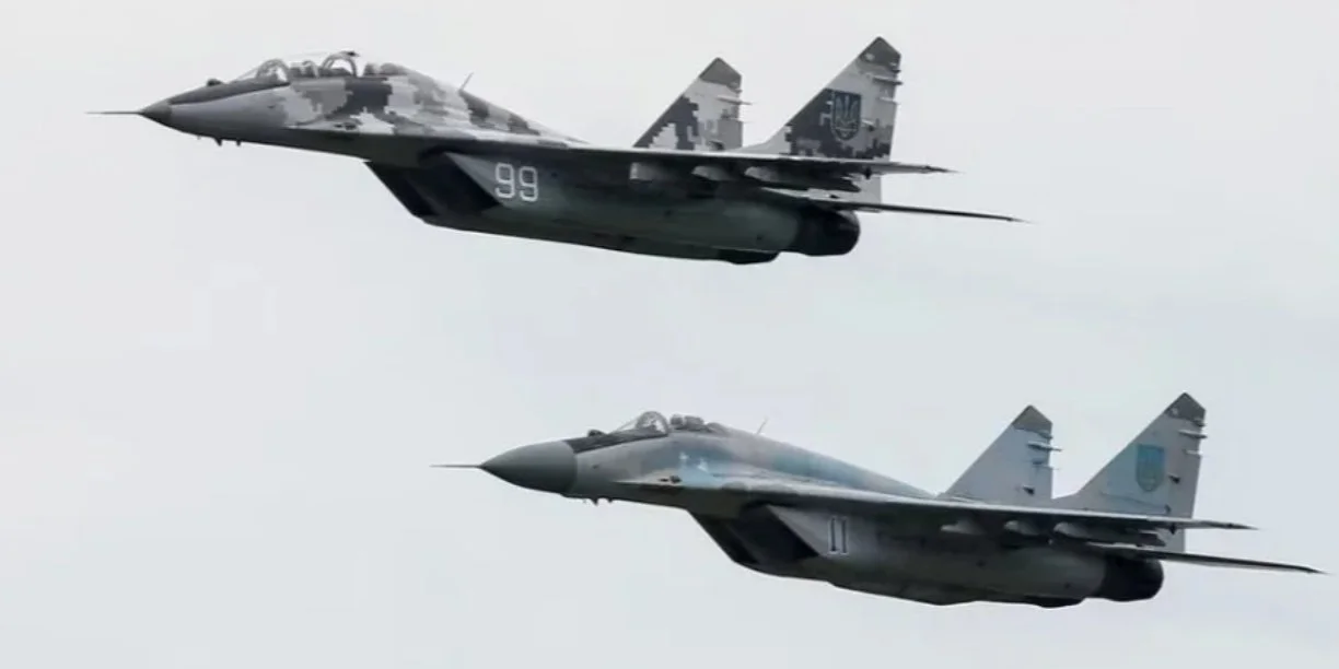 Пошкоджений винищувач МіГ-29 та об'єкти РФ