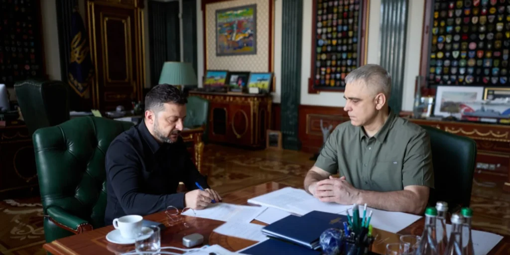 Президент України Володимир Зеленський схвалює операції СБУ та кадрові перестановки.