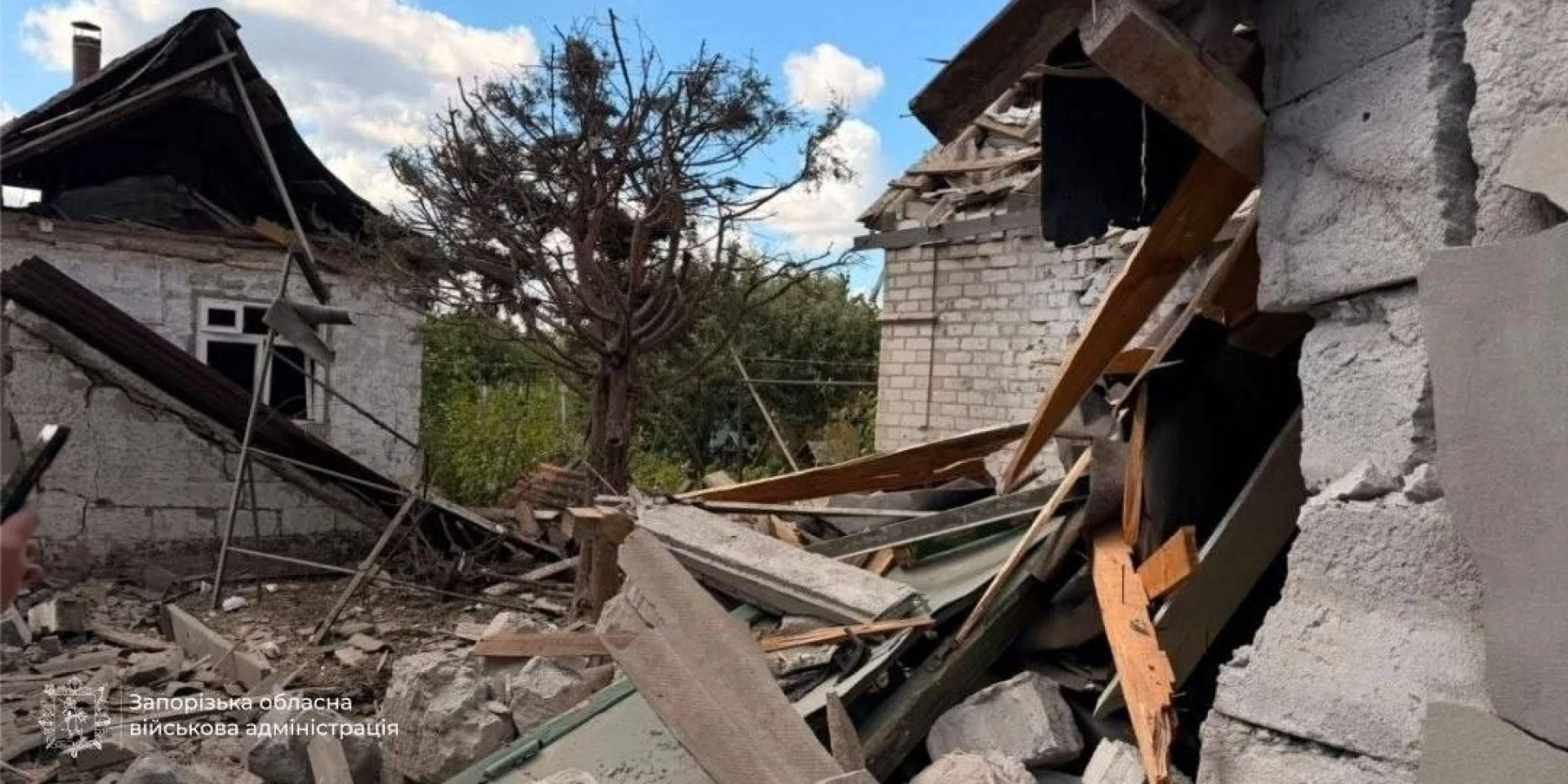 Наслідки нічної ракетної атаки на місто Запоріжжя, загиблі та поранені, пошкоджені будівлі