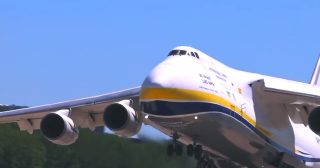 Дрон з вибухівкою біля українського літака Ан-124 в аеропорту Лейпцига.