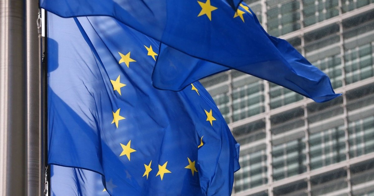 ЄС не обговорює передачу заморожених активів РФ Україні через ризики.