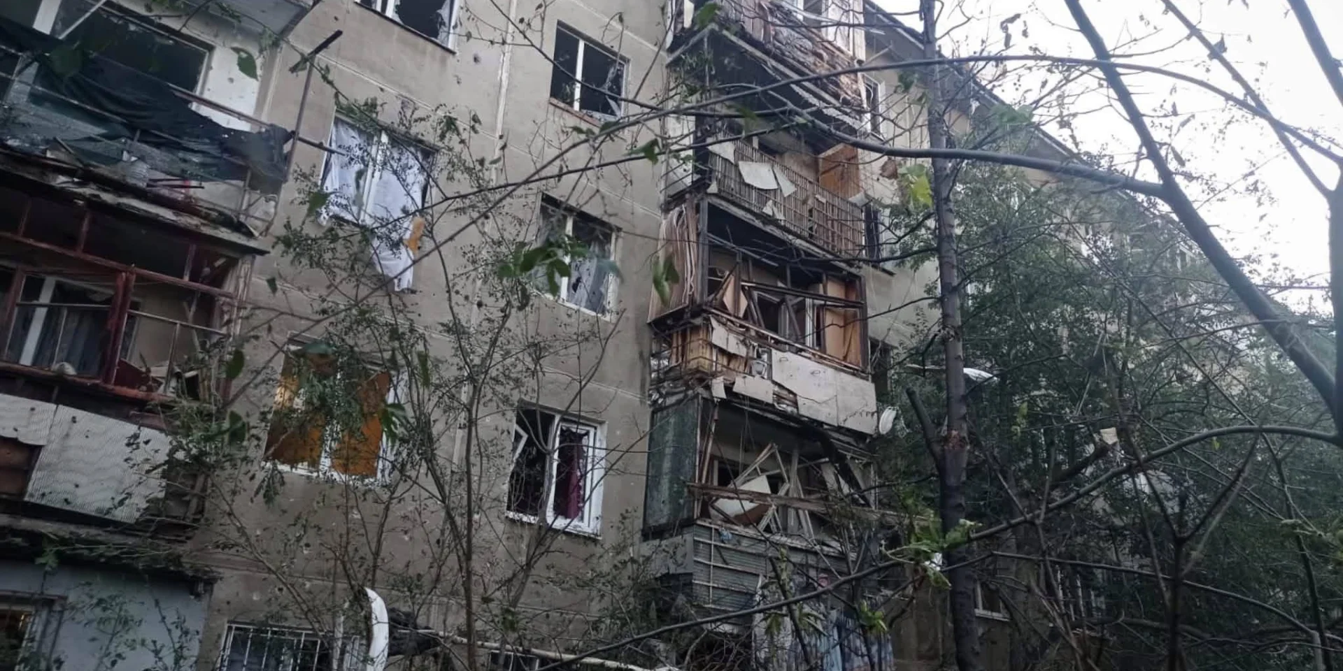 Пошкодження житлових будівель у Білгород-Дністровському внаслідок удару