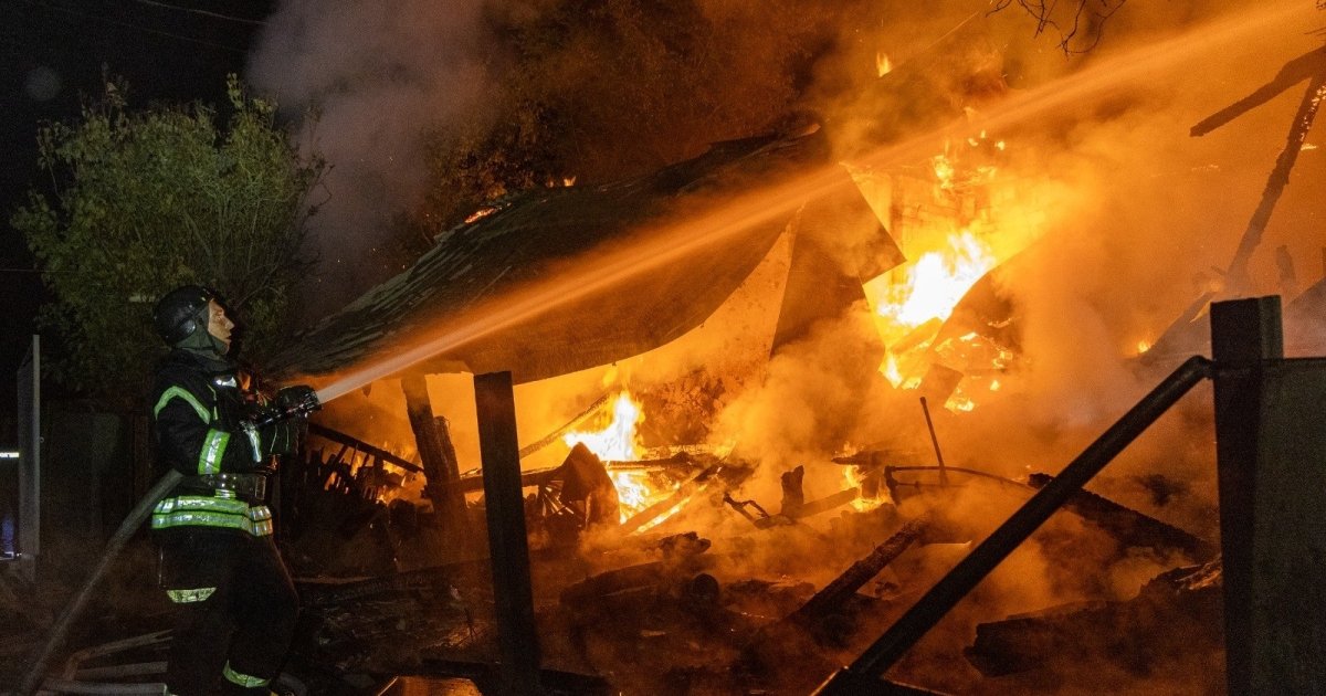 Наслідки дронової атаки РФ: поранені, руйнування, оборона