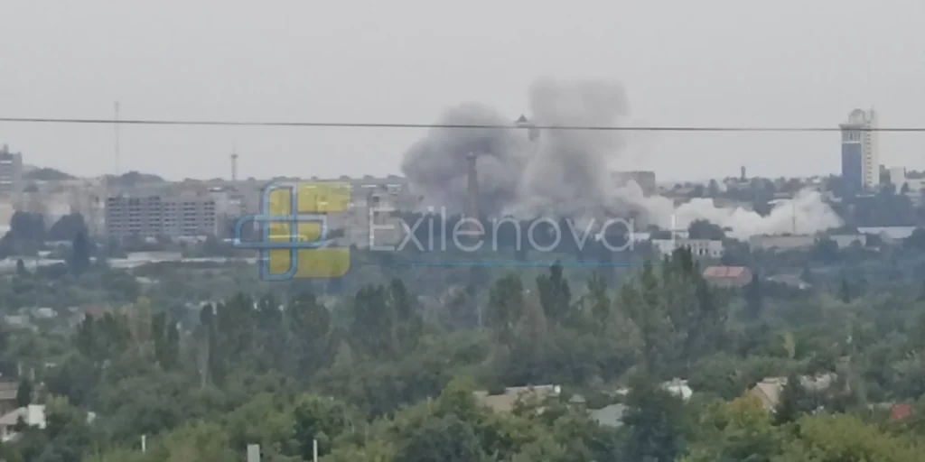 Чорні клуби диму над Донецьком після атаки