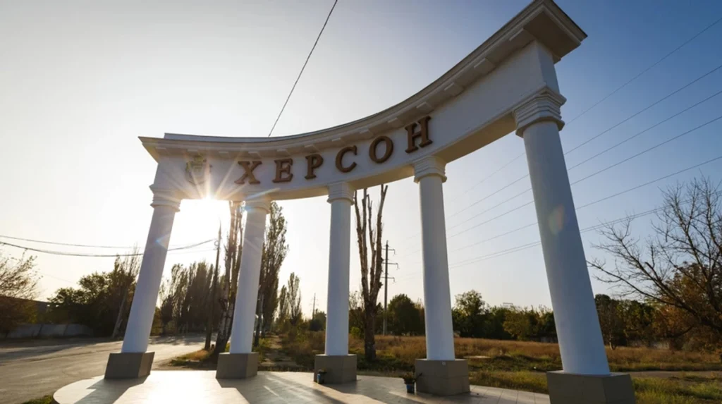 Наслідки російських атак у Херсоні