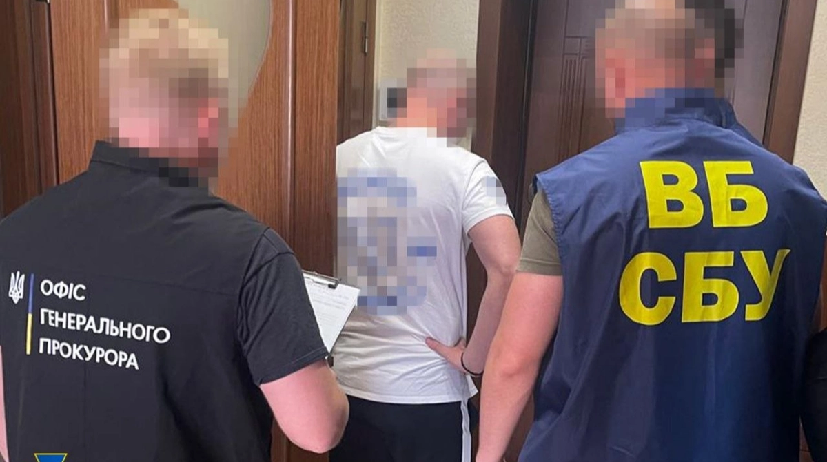 Зображення, що ілюструє викриття заступника голови Хмельницької ОВА у схемі "відкатів" за контракти на ремонт доріг.