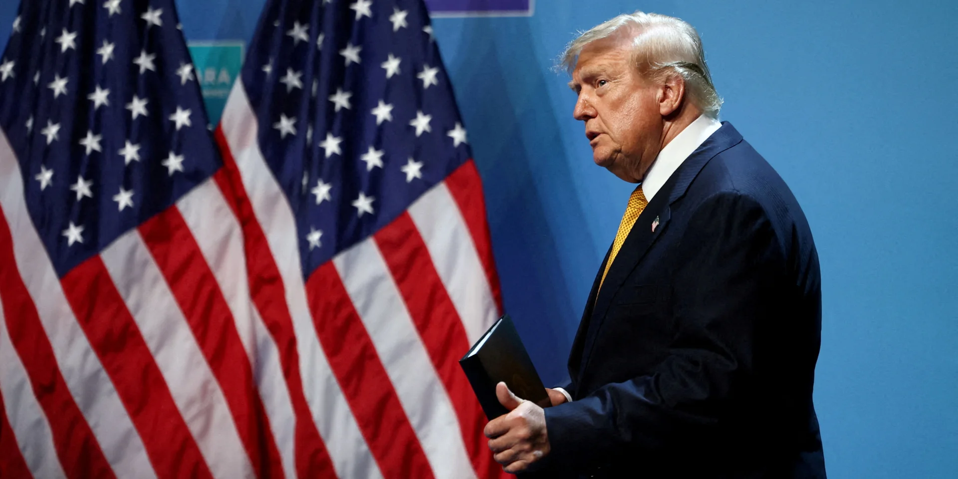 Дональд Трамп на пресконференції обговорює економічні санкції проти Ірану.