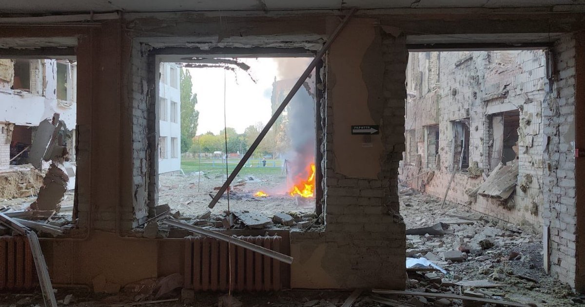 Наслідки удару керованими авіабомбами по центру Сум