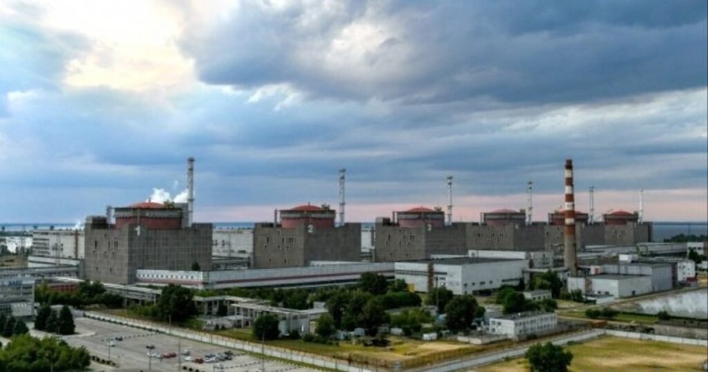 Запорізька атомна електростанція, вид на промислові споруди
