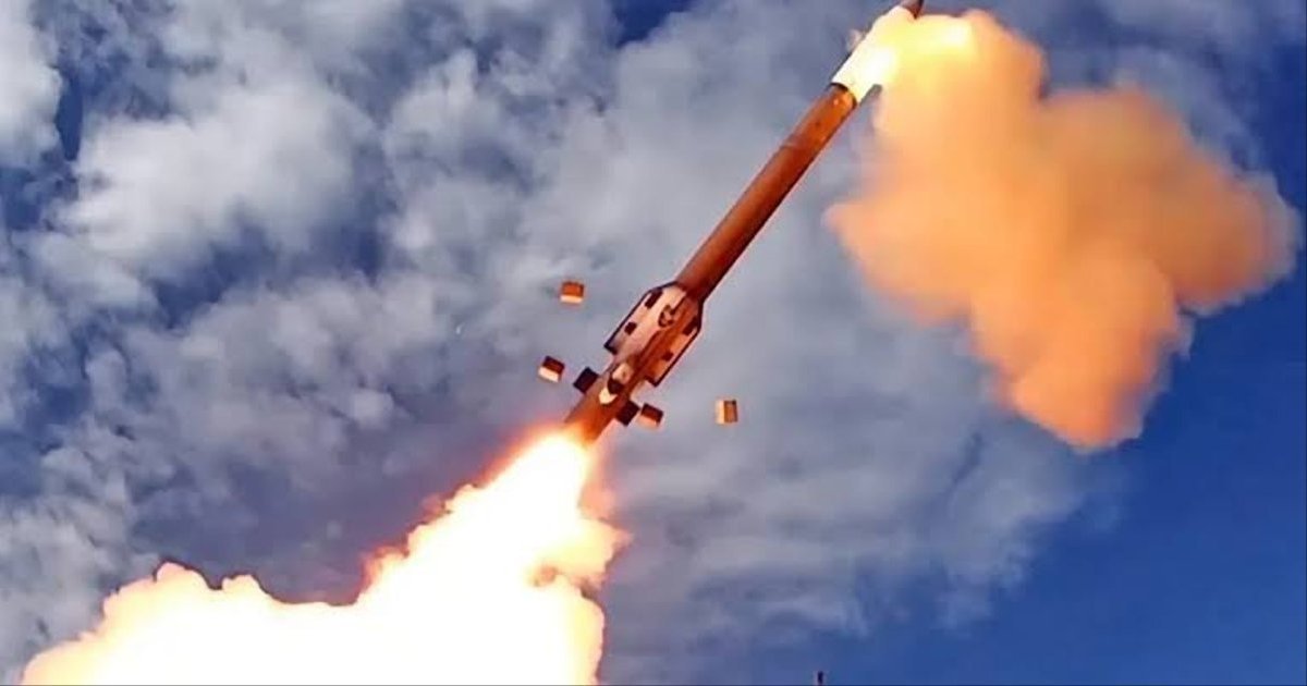 Зображення, що ілюструє дефіцит ракет ППО та F-16 в Україні на тлі виробництва РФ.