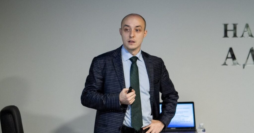 Владислав Власюк, Уповноважений президента України з питань санкційної політики, під час обговорення санкцій.