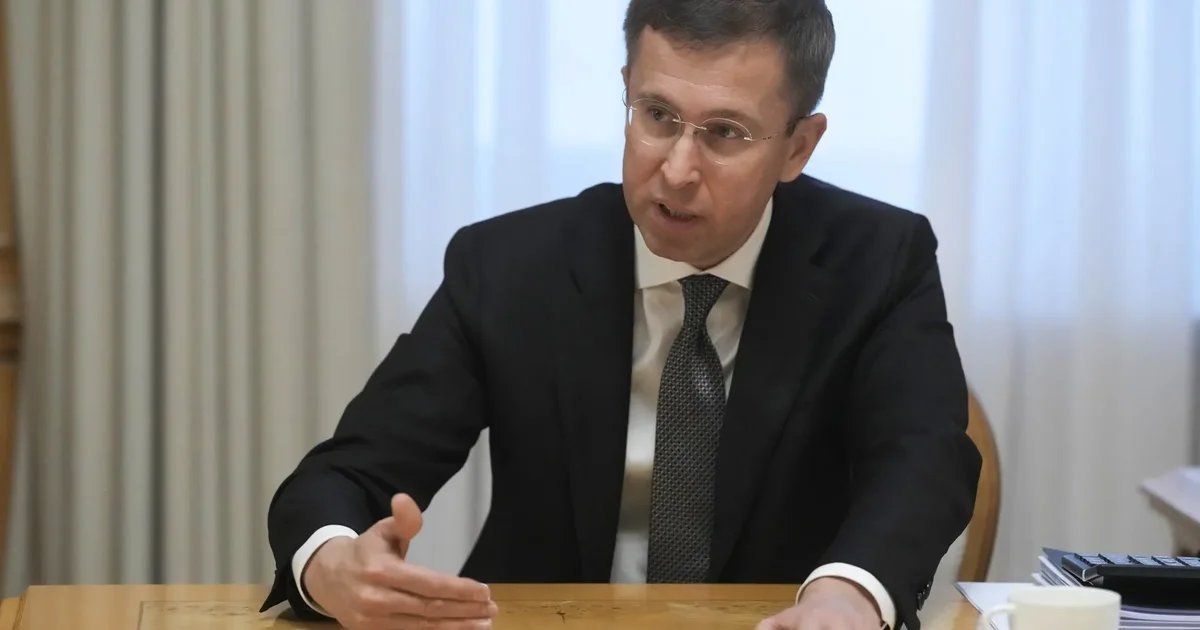 Прем'єр-міністр України обговорює фінансовий дефіцит та затримку міжнародної допомоги.