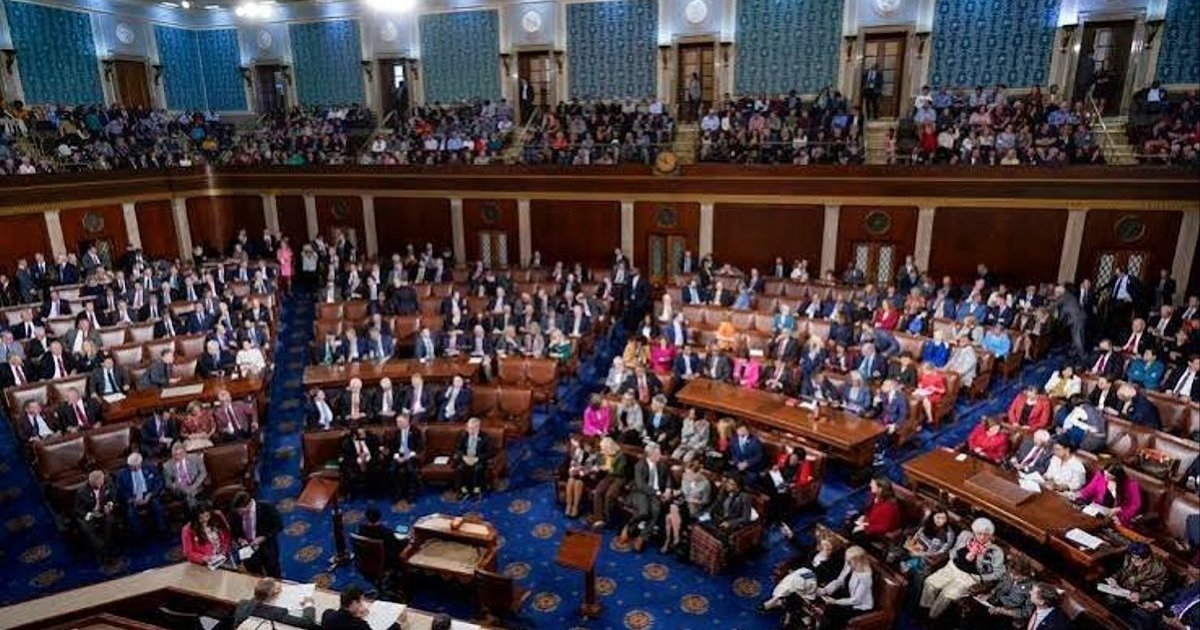 Будівля Капітолію США, де розташована Палата представників, символ законодавчого процесу