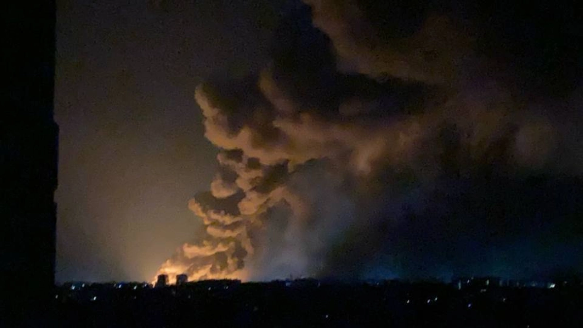 Наслідки ракетного удару по промисловому об'єкту в Дніпропетровській області