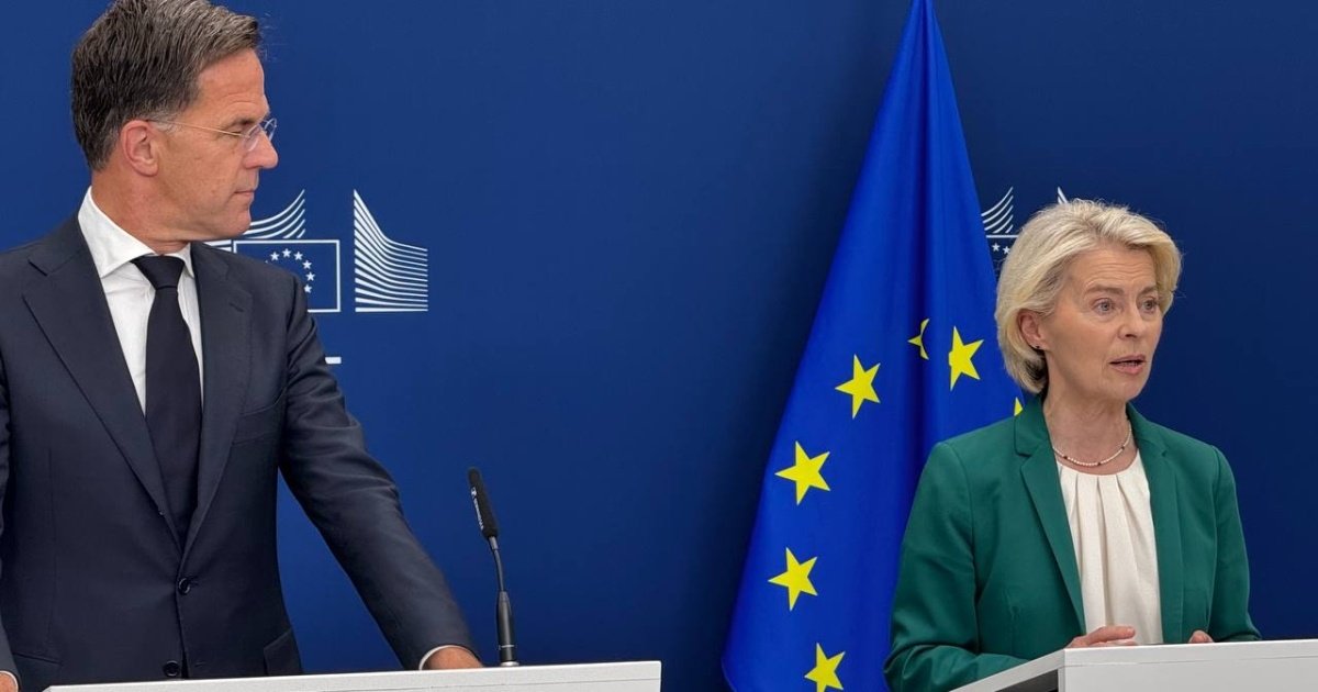 Урсула фон дер Ляєн та Марк Рютте під час спільного брифінгу в Брюсселі.