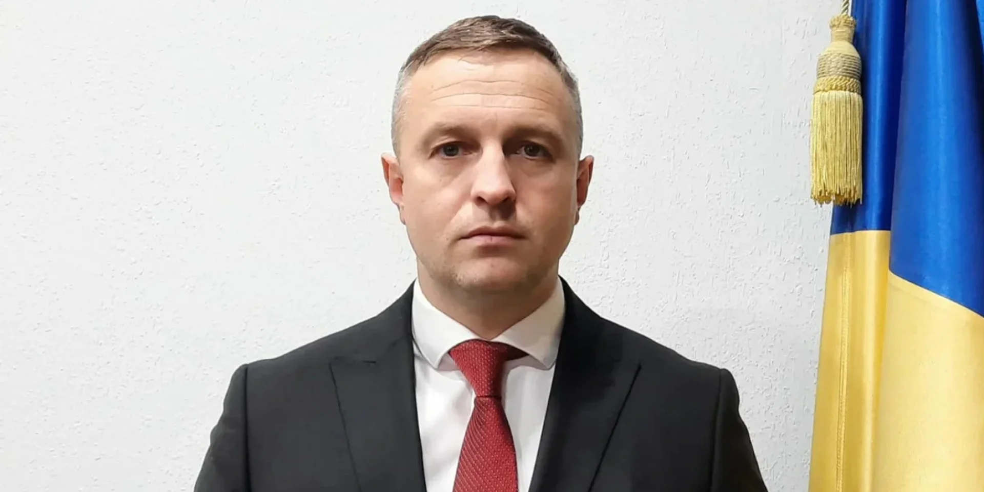Володимир Зеленський підписує указ про призначення виконуючого обов'язки Генерального прокурора.