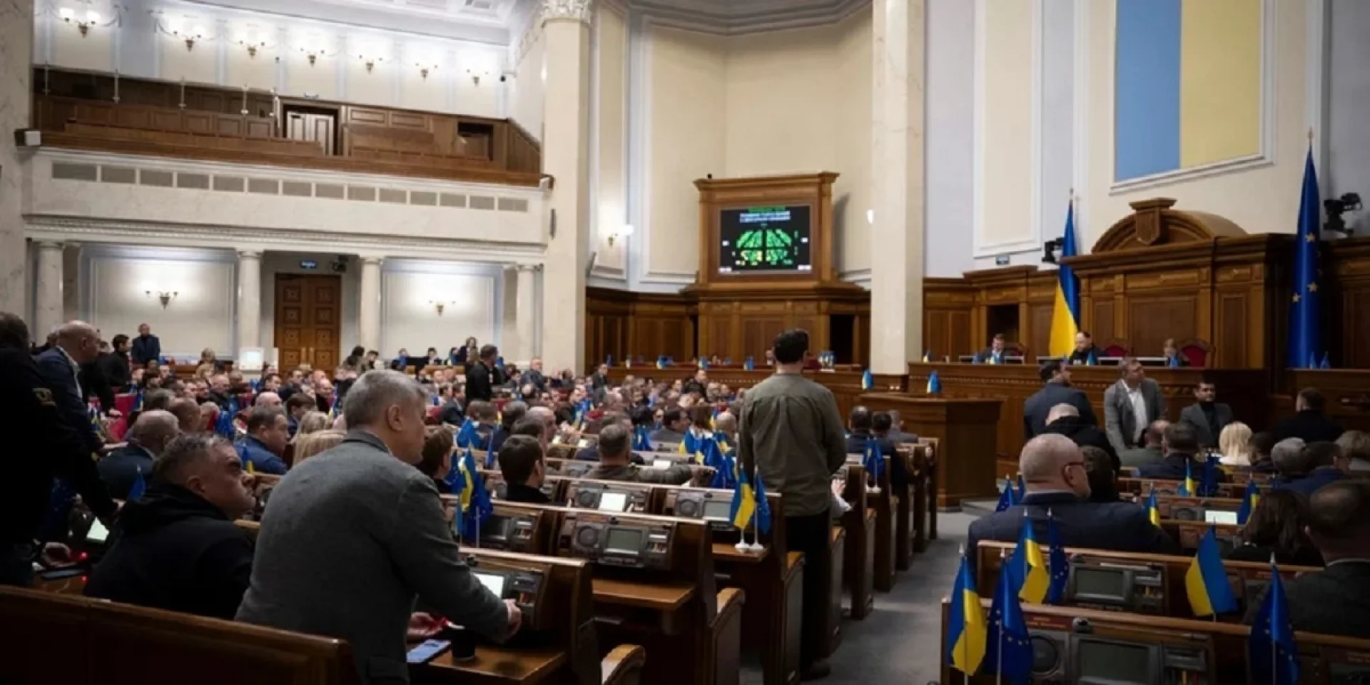 Будівля Верховної Ради під час оголошення перерви на тлі фінансової кризи