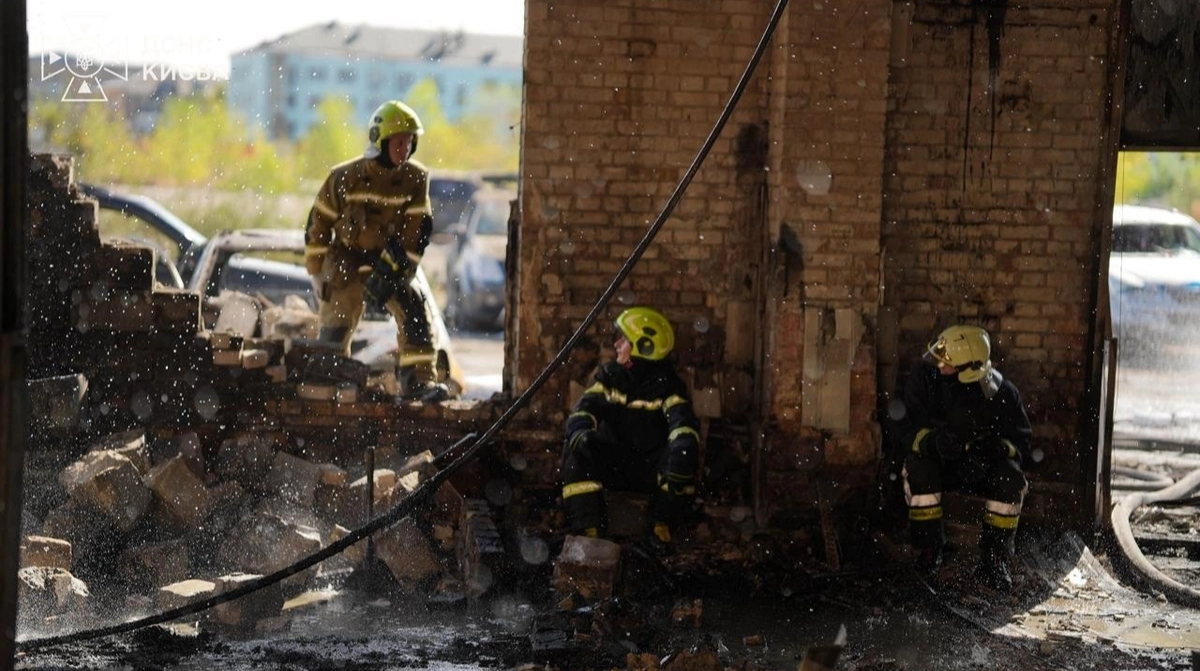 Руйнування складських приміщень у Києві після російських ударів