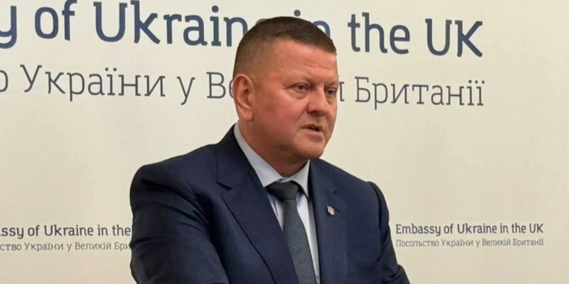 Портрет Валерія Залужного, який обговорює посилення протиповітряної оборони після масованих атак